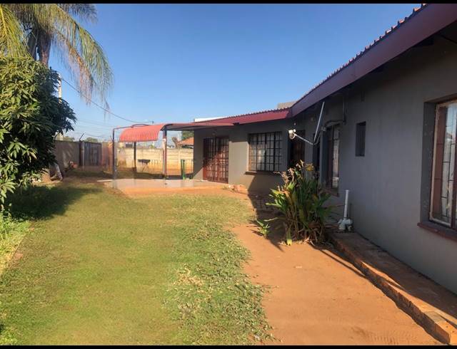 10 BEDROOM HOUSE FOR SALE IN RUSTENBURG CENTRAL